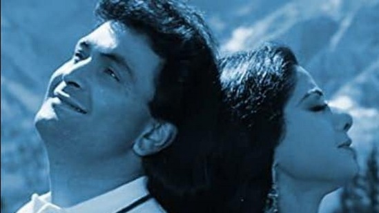 యశ్ చోప్రా డైరెక్ట్ చేసిన చిత్రం చాందిని. ఈ సినిమా 1989లో విడుదలైంది. ఈ సినిమాలో శ్రీదేవి, రిషి కపూర్, వినోద్ ఖన్నా ప్రధాన పాత్రల్లో నటించారు. యశ్ చోప్రా డైరెక్ట్ చేసిన చిత్రం చాందిని. ఈ సినిమా 1989లో విడుదలైంది. ఈ సినిమాలో శ్రీదేవి, రిషి కపూర్, వినోద్ ఖన్నా ప్రధాన పాత్రల్లో నటించారు.