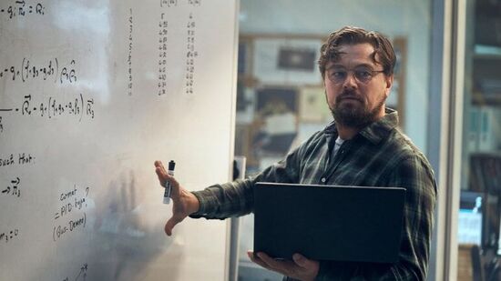 సినిమాలోని రాకెట్ ప్రయోగాలు, అంతరిక్ష సంబంధిత వస్తువులను సృష్టించడానికి, చిత్రీకరించడానికి నాసా, స్పేస్ఎక్స్ నుండి సూచనలు తీసుకున్నారు. అంశాలు వాస్తవికంగా కనిపించేలా చూసుకోవడానికి తయారీదారులు ఒక వ్యోమగామితో కూడా మాట్లాడారు. సినిమాలోని రాకెట్ ప్రయోగాలు, అంతరిక్ష సంబంధిత వస్తువులను సృష్టించడానికి, చిత్రీకరించడానికి నాసా, స్పేస్ఎక్స్ నుండి సూచనలు తీసుకున్నారు. అంశాలు వాస్తవికంగా కనిపించేలా చూసుకోవడానికి తయారీదారులు ఒక వ్యోమగామితో కూడా మాట్లాడారు.