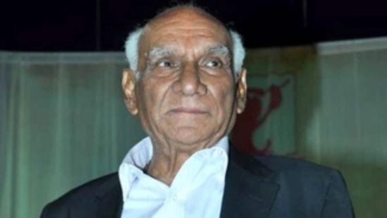 యశ్ చోప్రా డైరెక్ట్ చేసిన అలాంటి ఒక మూవీ 36 ఏళ్ల కిందట విడుదలై బ్లాక్ బస్టర్ గా నిలిచింది. బాక్సాఫీస్ దగ్గర తుఫాను సృష్టించింది. అయితే ఆ మూవీకి సంబంధించిన ముగ్గురు సూపర్ స్టార్లను నాలుగేళ్ల వ్యవధిలోనే సినిమా ఇండస్ట్రీ కోల్పోయింది. యశ్ చోప్రా డైరెక్ట్ చేసిన అలాంటి ఒక మూవీ 36 ఏళ్ల కిందట విడుదలై బ్లాక్ బస్టర్ గా నిలిచింది. బాక్సాఫీస్ దగ్గర తుఫాను సృష్టించింది. అయితే ఆ మూవీకి సంబంధించిన ముగ్గురు సూపర్ స్టార్లను నాలుగేళ్ల వ్యవధిలోనే సినిమా ఇండస్ట్రీ కోల్పోయింది.