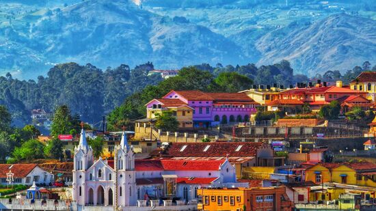 5 రాత్రులు, 6 రోజుల టూర్ ప్యాకేజీ ఇది. హైదరాబాద్ నుంచి రైలు జర్నీ ఉంటుంది. ఊటీ టూర్ ప్యాకేజీలో భాగంగా తొలి రోజు హైదరాబాద్‌లో జర్నీ ప్రారంభమవుతుంది. మధ్యాహ్నం 12.25 గంటలకు శబరి ఎక్స్‌ప్రెస్ రైలు(Train No.20629) ఉంటుంది. నైట్ అంతా జర్నీలో ఉంటారు.