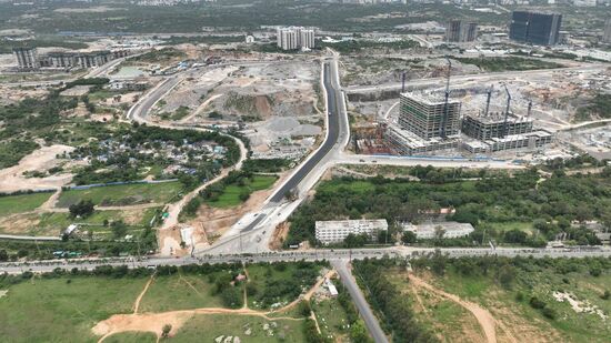 రాయదుర్గం నాలెడ్జ్ సిటీలోని ప్రభుత్వ భూమిని  తెలంగాణ ఇండస్ట్రియల్‌ ఇన్‌ఫ్రాస్ట్రక్చర్‌ కార్పొరేషన్‌ ఆధ్వర్యంలో వేలం నిర్వహించారు. ఈ వేలానికి అనూహ్య స్పందన రావటంతో... ప్రభుత్వానికి భారీగా ఆదాయం వచ్చింది. దీని ద్వారా రాష్ట్ర ప్రభుత్వానికి రూ.1,357 కోట్ల ఆదాయం లభించినట్లు అయింది.