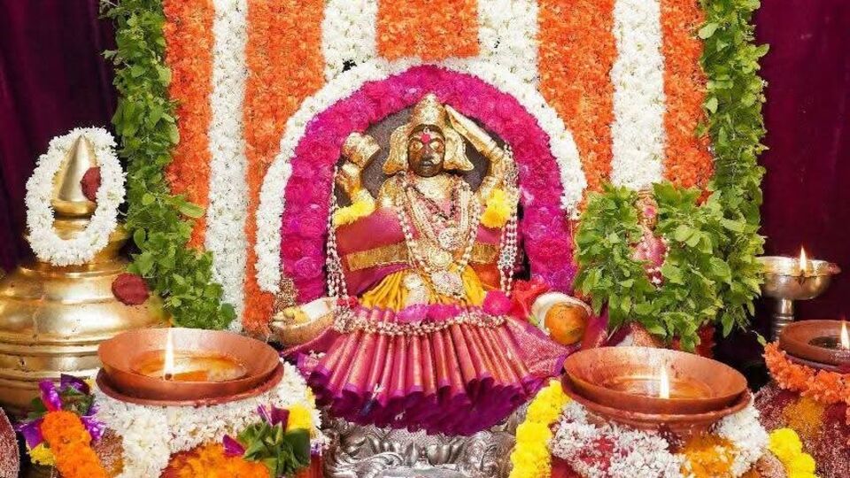 అంగరంగ వైభవంగా విజయనగరం పైడితల్లి అమ్మవారి సిరిమానోత్సవం
