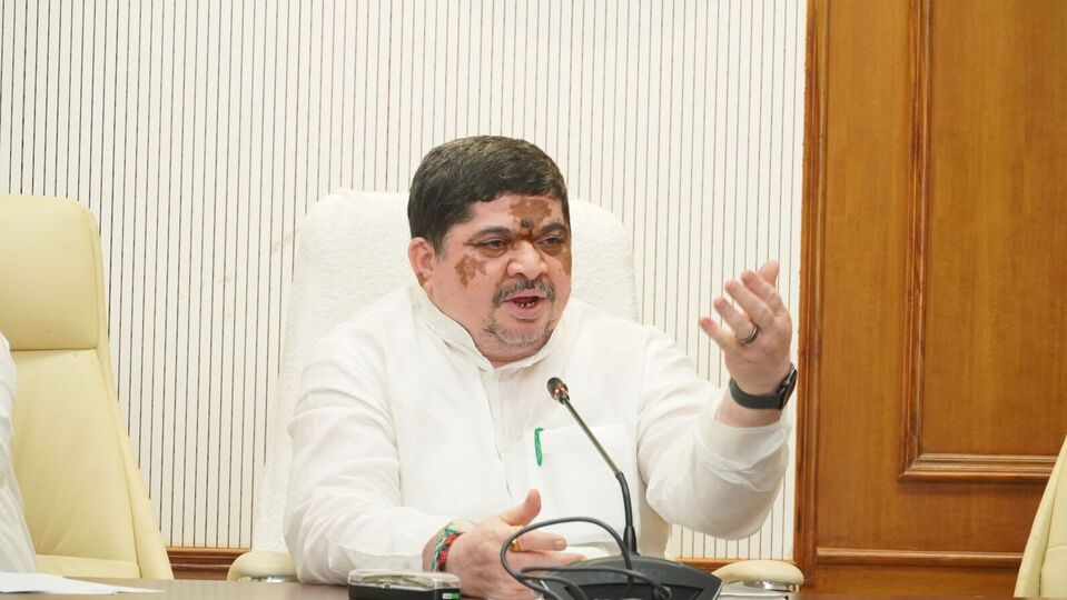 అడ్లూరి వ్యాఖ్యలపై నేను స్పందించను.. అదే ఫైనల్ : మంత్రి పొన్నం