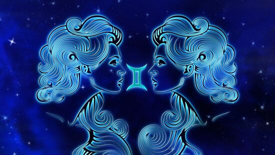 శుక్రుడు మిథున రాశి 5వ ఇంటికి వెళ్లి నీచ భంగ రాజయోగం సృష్టిస్తాడు. ఈ రాశి వారికి మంచి భౌతిక సుఖాలు లభిస్తాయి. కొత్త ఇల్లు, వాహనం కొనుగోలు చేసే అవకాశాలు ఉంటాయి. ఉద్యోగంలో ఉన్నవారికి మంచి జీతంతో కొత్త ఉద్యోగం లభిస్తుంది. ఉద్యోగం కోసం చూస్తున్న వారికి ఆశించిన ఉద్యోగం లభిస్తుంది. పనిలో ఉన్నత అధికారులు సంతోషంగా ఉంటారు. మీ పనితీరును అభినందిస్తారు. కెరీర్లో మంచి పురోగతి సాధించే అవకాశాలు ఉన్నాయి. శుక్రుడు మిథున రాశి 5వ ఇంటికి వెళ్లి నీచ భంగ రాజయోగం సృష్టిస్తాడు. ఈ రాశి వారికి మంచి భౌతిక సుఖాలు లభిస్తాయి. కొత్త ఇల్లు, వాహనం కొనుగోలు చేసే అవకాశాలు ఉంటాయి. ఉద్యోగంలో ఉన్నవారికి మంచి జీతంతో కొత్త ఉద్యోగం లభిస్తుంది. ఉద్యోగం కోసం చూస్తున్న వారికి ఆశించిన ఉద్యోగం లభిస్తుంది. పనిలో ఉన్నత అధికారులు సంతోషంగా ఉంటారు. మీ పనితీరును అభినందిస్తారు. కెరీర్లో మంచి పురోగతి సాధించే అవకాశాలు ఉన్నాయి.