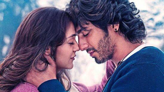 మరో బాలీవుడ్ బ్లాక్బస్టర్ మూవీ సయ్యారా ఐదో స్థానంలో కొనసాగుతోంది. మరో బాలీవుడ్ బ్లాక్బస్టర్ మూవీ సయ్యారా ఐదో స్థానంలో కొనసాగుతోంది.