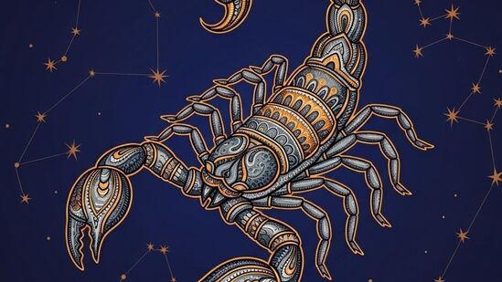 వృశ్చిక రాశి: ఒక ఫలవంతమైన రోజు కానుంది. మీరు ఒక ముఖ్యమైన నిర్ణయం వైపు కదులుతూ ఉండవచ్చు. మీ అంతర్ దృష్టి పదునుగా ఉంటుంది. మరీ ముఖ్యంగా మీరు పెట్టుబడులు లేదా వ్యాపారంలో నిమగ్నమై ఉంటే ఆర్థిక లాభాలు సాధ్యమవుతాయి. మీ కుటుంబంతో సమయం గడపడం వల్ల శాంతి లభిస్తుంది. కొన్ని పాత జ్ఞాపకాలు గుర్తుకు వస్తాయి, కానీ ఇప్పుడు మీరు వాటిని తెలివిగా చూడగలుగుతారు. మీ ప్రేమ జీవితం లోతుగా ఉంటుంది. భావోద్వేగ సంభాషణ మీ సంబంధాన్ని బలోపేతం చేస్తుంది. వృశ్చిక రాశి: ఒక ఫలవంతమైన రోజు కానుంది. మీరు ఒక ముఖ్యమైన నిర్ణయం వైపు కదులుతూ ఉండవచ్చు. మీ అంతర్ దృష్టి పదునుగా ఉంటుంది. మరీ ముఖ్యంగా మీరు పెట్టుబడులు లేదా వ్యాపారంలో నిమగ్నమై ఉంటే ఆర్థిక లాభాలు సాధ్యమవుతాయి. మీ కుటుంబంతో సమయం గడపడం వల్ల శాంతి లభిస్తుంది. కొన్ని పాత జ్ఞాపకాలు గుర్తుకు వస్తాయి, కానీ ఇప్పుడు మీరు వాటిని తెలివిగా చూడగలుగుతారు. మీ ప్రేమ జీవితం లోతుగా ఉంటుంది. భావోద్వేగ సంభాషణ మీ సంబంధాన్ని బలోపేతం చేస్తుంది.