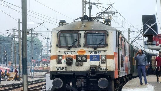 తెలంగాణకు కేంద్రం శుభవార్త చెప్పింది. అత్యంత కీలకమైన సికింద్రాబాద్- కాజీపేట రైల్వే మార్గాన్ని 4 లైన్లకు విస్తరిస్తూ  నిర్ణయం తీసుకుంది. ఈ మేరకు కేంద్రమంత్రి కిషన్ రెడ్డి ఓ ప్రకటన ద్వారా వెల్లడించారు.