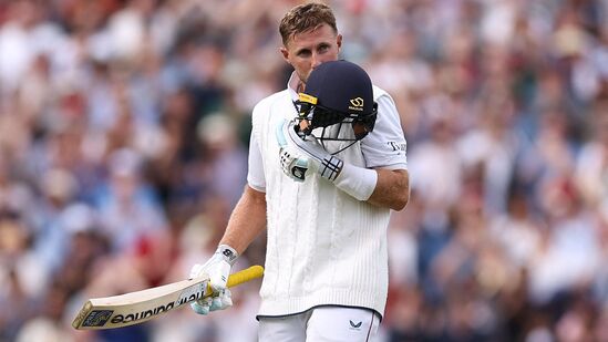 WTC చరిత్రలో అత్యధిక సెంచరీలు చేసిన ప్రపంచ రికార్డు ఇంగ్లండ్ స్టార్ బ్యాట్స్మెన్ జో రూట్ పేరిట ఉంది. అతను ఈ టోర్నమెంట్లో ఇప్పటివరకు 21 సెంచరీలు చేశాడు. WTC చరిత్రలో అత్యధిక సెంచరీలు చేసిన ప్రపంచ రికార్డు ఇంగ్లండ్ స్టార్ బ్యాట్స్మెన్ జో రూట్ పేరిట ఉంది. అతను ఈ టోర్నమెంట్లో ఇప్పటివరకు 21 సెంచరీలు చేశాడు.