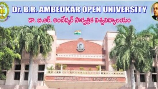 ఆన్ లైన్ లో దరఖాస్తు చేసుకునే సమయంలో స్టడీ సెంటర్లను జాగ్రత్తగా ఎంచుకోవాలి. మీకు దగ్గరగా, అనుకూలంగా ఉండే ప్రాంతాల వివరాలను వెబ్ సైట్ లో చూడొచ్చు.కేవలం హైదరాబాద్ పరిధిలోనే కాకుండా పలు జిల్లాల్లోనూ స్టడీ సెంటర్లలో కూడా పేర్లు నమోదు చేసుకోవచ్చు. 