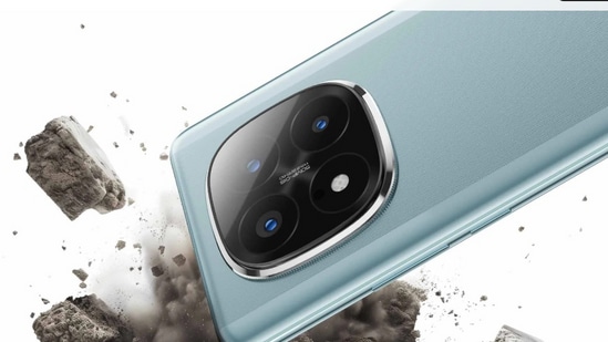 రెడ్మీ నోట్ 14 ప్రో ప్లస్లో 50ఎంపీ+50ఎంపీ+8ఎంపీ రేర్ కెమెరా సెటప్ ఉంటుంది. సెల్ఫీ, వీడియో కాల్స్ కోసం 20ఎంపీ ఫ్రెంట్ కెమెరా లభిస్తోంది. 1080పీ రిసొల్యూషన్తో ఫొటోలు, వీడియోలు తీసుకోవచ్చు. రెడ్మీ నోట్ 14 ప్రో ప్లస్లో 50ఎంపీ+50ఎంపీ+8ఎంపీ రేర్ కెమెరా సెటప్ ఉంటుంది. సెల్ఫీ, వీడియో కాల్స్ కోసం 20ఎంపీ ఫ్రెంట్ కెమెరా లభిస్తోంది. 1080పీ రిసొల్యూషన్తో ఫొటోలు, వీడియోలు తీసుకోవచ్చు.