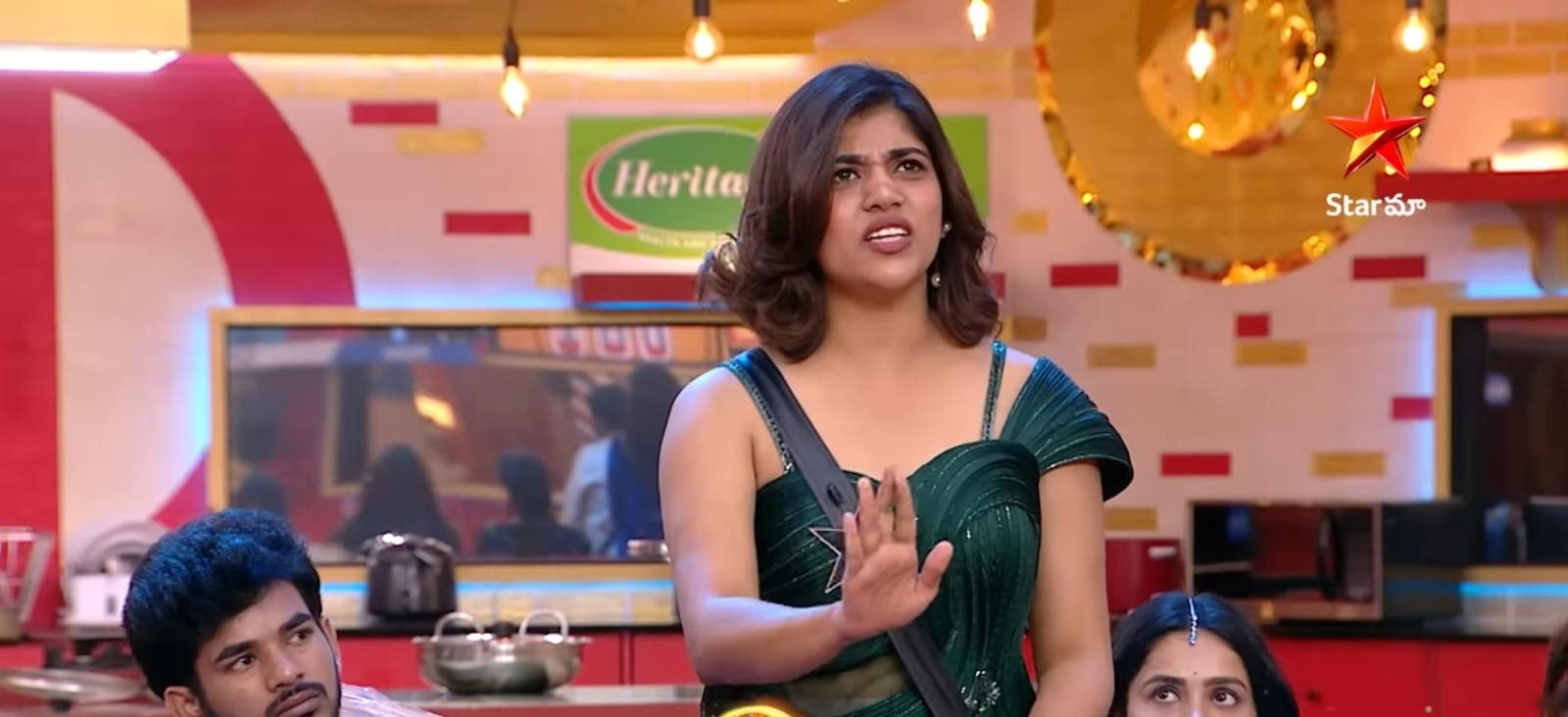 అయితే, బిగ్ బాస్ తెలుగు 9 గ్రాండ్ లాంచ్ 2.0 షూటింగ్ ఇవాళ (అక్టోబర్ 11), రేపు (అక్టోబర్ 12) జరగనుంది. ఇవాళ 8 గంటల సమయానికే షూటింగ్ ప్రారంభించారు. కానీ, ఈ పూర్తి ఎపిసోడ్ను అక్టోబర్ 12న సాయంత్రం ప్రసారం చేస్తారు. అయితే, బిగ్ బాస్ తెలుగు 9 గ్రాండ్ లాంచ్ 2.0 షూటింగ్ ఇవాళ (అక్టోబర్ 11), రేపు (అక్టోబర్ 12) జరగనుంది. ఇవాళ 8 గంటల సమయానికే షూటింగ్ ప్రారంభించారు. కానీ, ఈ పూర్తి ఎపిసోడ్ను అక్టోబర్ 12న సాయంత్రం ప్రసారం చేస్తారు.