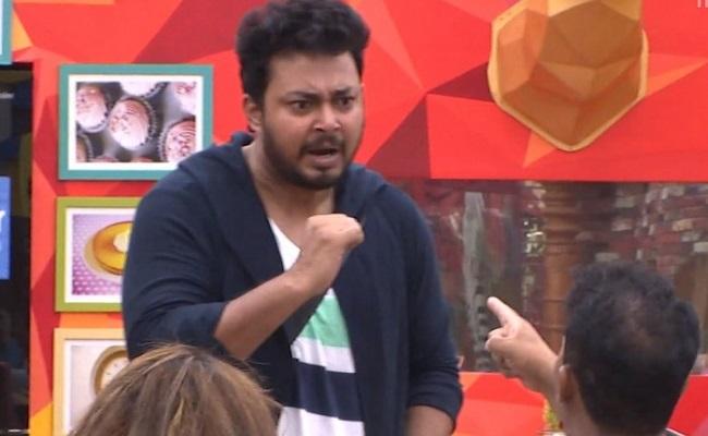 వీరితోపాటు మరో రాయల్ కార్డ్ ఎంట్రీగా హీరో తనీష్ రానున్నాడని సమాచారం. ఇదివరకు బిగ్ బాస్ తెలుగు సీజన్ 2లో కంటెస్టెంట్గా చేసిన ఈ మాజీ సీజన్ 9లో అడుగుపెడతాడాని తాజా సమాచారం. వీరితోపాటు మరో రాయల్ కార్డ్ ఎంట్రీగా హీరో తనీష్ రానున్నాడని సమాచారం. ఇదివరకు బిగ్ బాస్ తెలుగు సీజన్ 2లో కంటెస్టెంట్గా చేసిన ఈ మాజీ సీజన్ 9లో అడుగుపెడతాడాని తాజా సమాచారం.