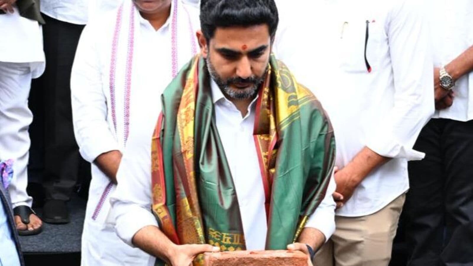 హైదరాబాద్‌లా విశాఖ అవ్వాలంటే 10 ఏళ్లు చాలు.. అభివృద్ధికి కట్టుబడి ఉన్నాం : నారా లోకేశ్