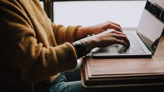 జనరల్, డిఫెన్స్ కేటగిరీ అభ్యర్థులకు అప్లికేషన్ ఫీజు రూ.850 , ఎస్సీ, ఎస్టీ అభ్యర్థులకు రూ.700 ఉంటుంది. ఈ పరీక్ష ఫీజును ఆన్లైన్లో చెల్లించాలి. ఏపీ, తెలంగాణలోనూ పరీక్ష కేంద్రాలుంటాయి. పరీక్ష పూర్తి అయిన నాలుగు లేదా 6 వారాల లోపు ఫలితాలను ప్రకటిస్తారు. https://examinationservices.nic.in/ExamSys2026/ లింక్ తో నేరుగా అప్లికేషన్ చేసుకోవచ్చు. ఏమైనా సమస్యలు ఉంటే 011-40759000 హెల్ప్ లైన్ నెంబర్ ను సంప్రదివచ్చు. జనరల్, డిఫెన్స్ కేటగిరీ అభ్యర్థులకు అప్లికేషన్ ఫీజు రూ.850 , ఎస్సీ, ఎస్టీ అభ్యర్థులకు రూ.700 ఉంటుంది. ఈ పరీక్ష ఫీజును ఆన్లైన్లో చెల్లించాలి. ఏపీ, తెలంగాణలోనూ పరీక్ష కేంద్రాలుంటాయి. పరీక్ష పూర్తి అయిన నాలుగు లేదా 6 వారాల లోపు ఫలితాలను ప్రకటిస్తారు. https://examinationservices.nic.in/ExamSys2026/ లింక్ తో నేరుగా అప్లికేషన్ చేసుకోవచ్చు. ఏమైనా సమస్యలు ఉంటే 011-40759000 హెల్ప్ లైన్ నెంబర్ ను సంప్రదివచ్చు.