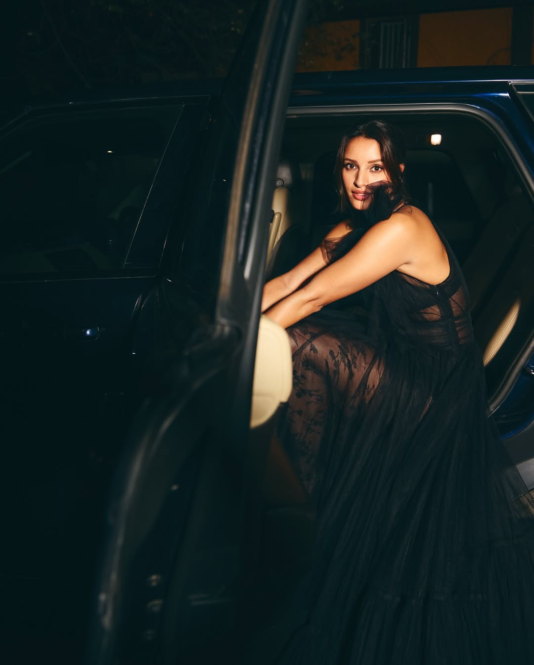 హీరోయిన్గా సూపర్ క్రేజ్తో దూసుకుపోతున్న తృప్తి దిమ్రి ఇన్స్టాగ్రామ్లో అదిరే హాట్ అండ్ గ్లామర్ ఫొటోలతో అట్రాక్ట్ చేస్తుంటుంది. దీంతో తృప్తి దిమ్రి గ్లామర్ ఫొటోలు వైరల్ అవుతుంటాయి. హీరోయిన్గా సూపర్ క్రేజ్తో దూసుకుపోతున్న తృప్తి దిమ్రి ఇన్స్టాగ్రామ్లో అదిరే హాట్ అండ్ గ్లామర్ ఫొటోలతో అట్రాక్ట్ చేస్తుంటుంది. దీంతో తృప్తి దిమ్రి గ్లామర్ ఫొటోలు వైరల్ అవుతుంటాయి.