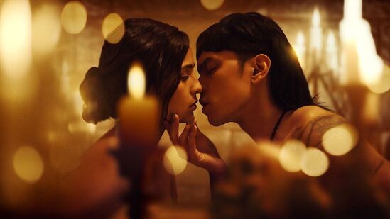 ది టైమ్ దట్ రిమైన్స్ - ఒక అమ్మాయి తన చుట్టూ వరుస మరణాల తరువాత తన కంటే చిన్న వయసు అబ్బాయితో శృంగారంలో మునిగితేలుతుంది, కానీ ఒక పోలీస్ అధికారి వాళ్ల చీకటి రహస్యాలను వెలికితీస్తాడు. అక్టోబర్ 16 నుంచి స్ట్రీమింగ్ కానుంది. ది టైమ్ దట్ రిమైన్స్ - ఒక అమ్మాయి తన చుట్టూ వరుస మరణాల తరువాత తన కంటే చిన్న వయసు అబ్బాయితో శృంగారంలో మునిగితేలుతుంది, కానీ ఒక పోలీస్ అధికారి వాళ్ల చీకటి రహస్యాలను వెలికితీస్తాడు. అక్టోబర్ 16 నుంచి స్ట్రీమింగ్ కానుంది.