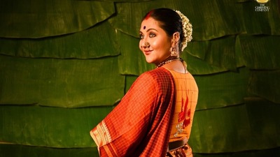 <p>బెంగాలీ, హిందీ హీరోయిన్ స్వస్తికా ముఖర్జీ నిత్యం ఏదో ఒక పోస్ట్తో సోషల్ మీడియాలో ట్రెండింగ్ అవుతూనే ఉంటుంది. అలాగే, తన పెరెంట్స్ను గుర్తు చేసుకుంటూ వివిధ డ్రెస్సుల్లో గ్లామర్ ఫొటోలు షేర్ చేస్తుంది. </p><p> </p><p> </p> <p>బెంగాలీ, హిందీ హీరోయిన్ స్వస్తికా ముఖర్జీ నిత్యం ఏదో ఒక పోస్ట్తో సోషల్ మీడియాలో ట్రెండింగ్ అవుతూనే ఉంటుంది. అలాగే, తన పెరెంట్స్ను గుర్తు చేసుకుంటూ వివిధ డ్రెస్సుల్లో గ్లామర్ ఫొటోలు షేర్ చేస్తుంది. </p><p> </p><p> </p>
