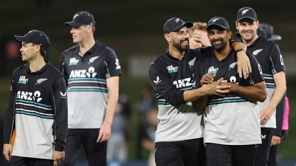 న్యూజిలాండ్ చిన్న దేశం అయినా అంతర్జాతీయ క్రికెట్ లో 1479 మ్యాచ్ లకు గాను 637 మ్యాచ్ ల్లో విజయం సాధించింది. ఈ జాబితాలో న్యూజిలాండ్ పేరు ఏడో స్థానంలో ఉంది. (AFP)