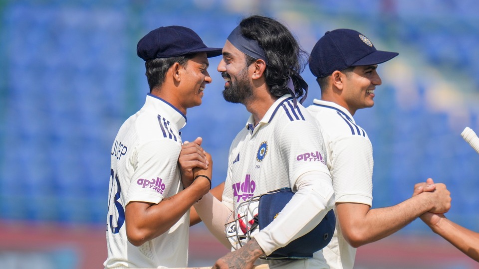 <p>రెండో టెస్టు మ్యాచ్ లో భారత క్రికెట్ జట్టు వెస్టిండీస్ ను ఓడించింది, దీంతో అంతర్జాతీయ క్రికెట్ లో అత్యధిక మ్యాచ్ లు గెలిచిన టీమ్స్ జాబితాలో రెండో స్థానానికి దూసుకెళ్లింది. మరి టాప్ 5లో ఏయే టీమ్స్ ఉన్నాయో చూడండి.</p>(PTI)