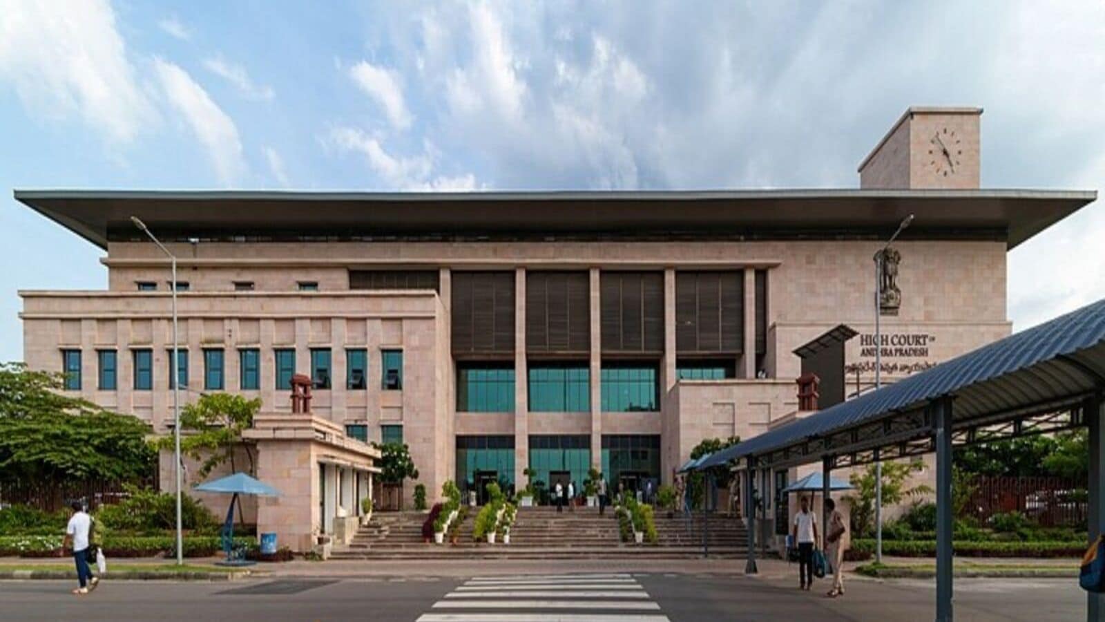 ఏపీ హైకోర్టుకు ముగ్గురు కొత్త న్యాయమూర్తులు